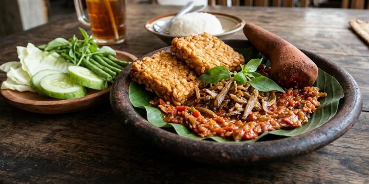 Resep Tempe Penyet Sambal Teri, Lauk Sederhana yang Menggugah Selera Nasi